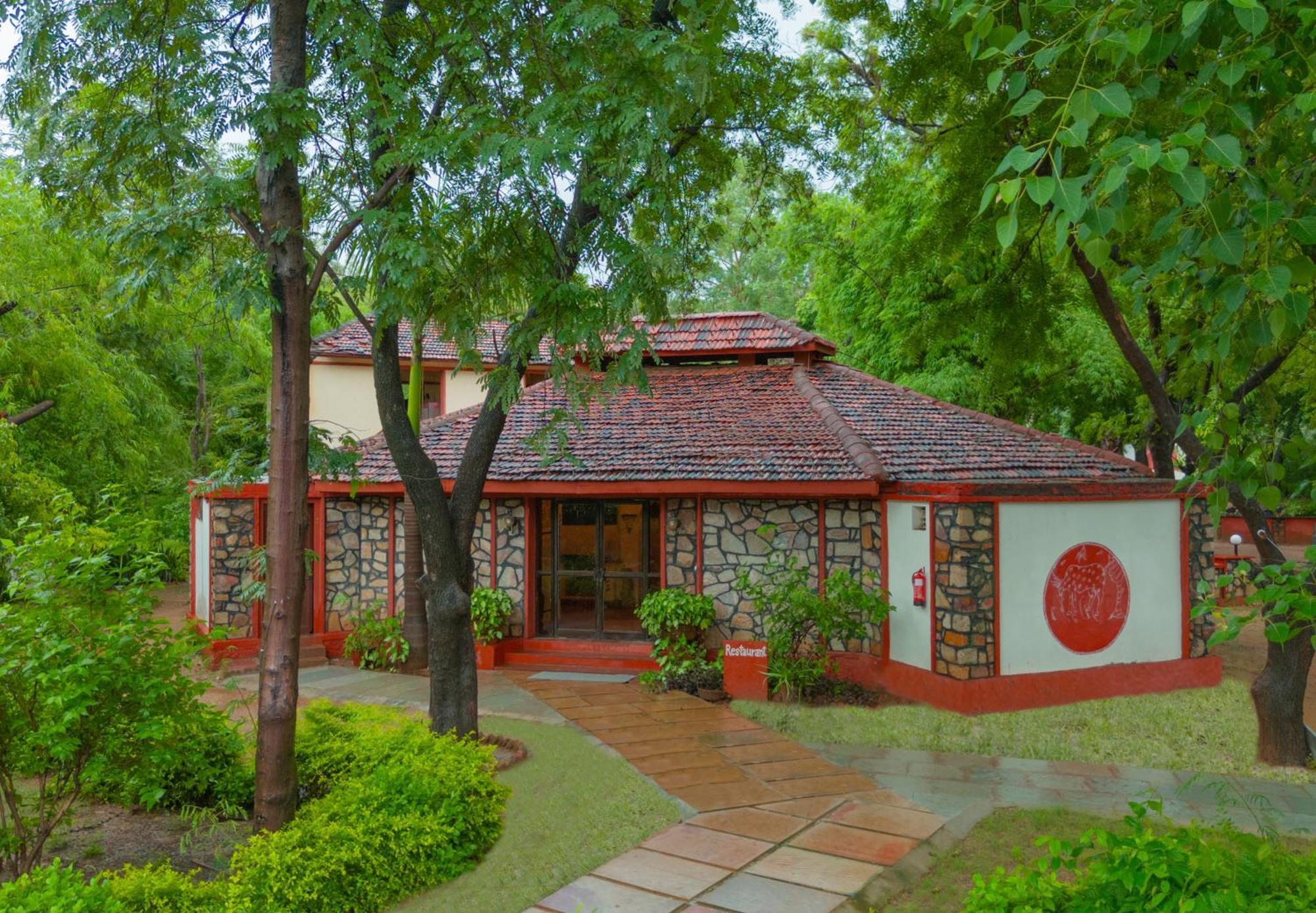 Indian Adventures Tiger Moon Resort Khilchipur  Exterior photo